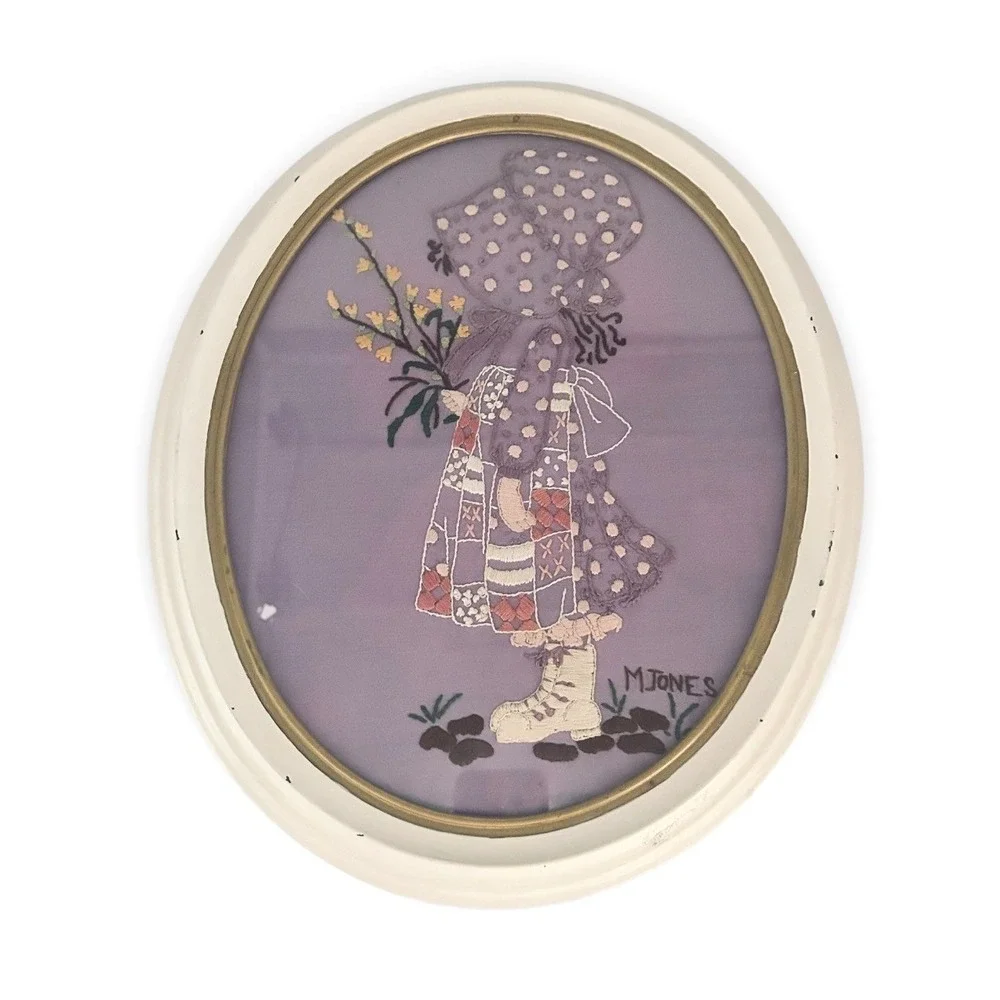 Vintage 1975 Holly Hobbie‎ Folk Art Embroidery Oval Frame Signed Handmade Purple - Picture 2 of 9